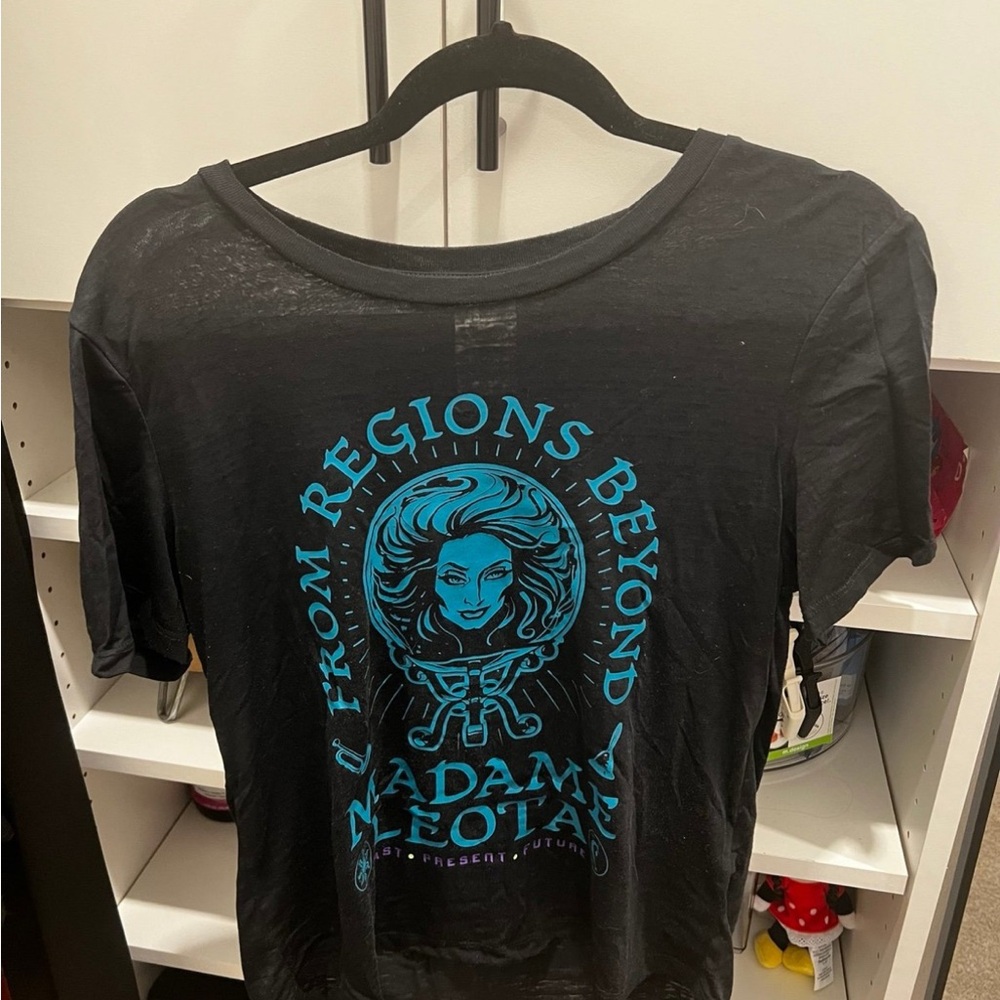 Women's Black Graphic Tee Disney Haunted Mansion - Madam Leota - Rare!